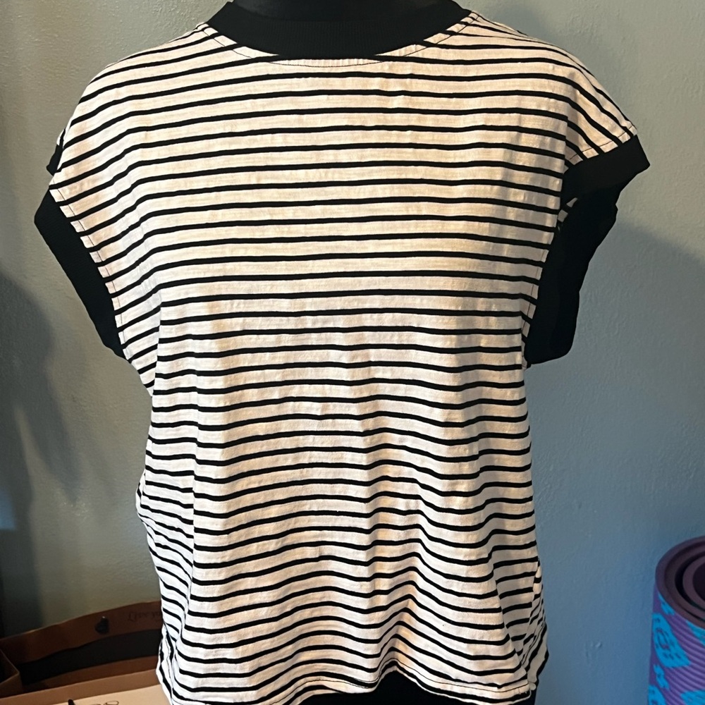 LA MIEL Black and White Striped Short Sleeve Top